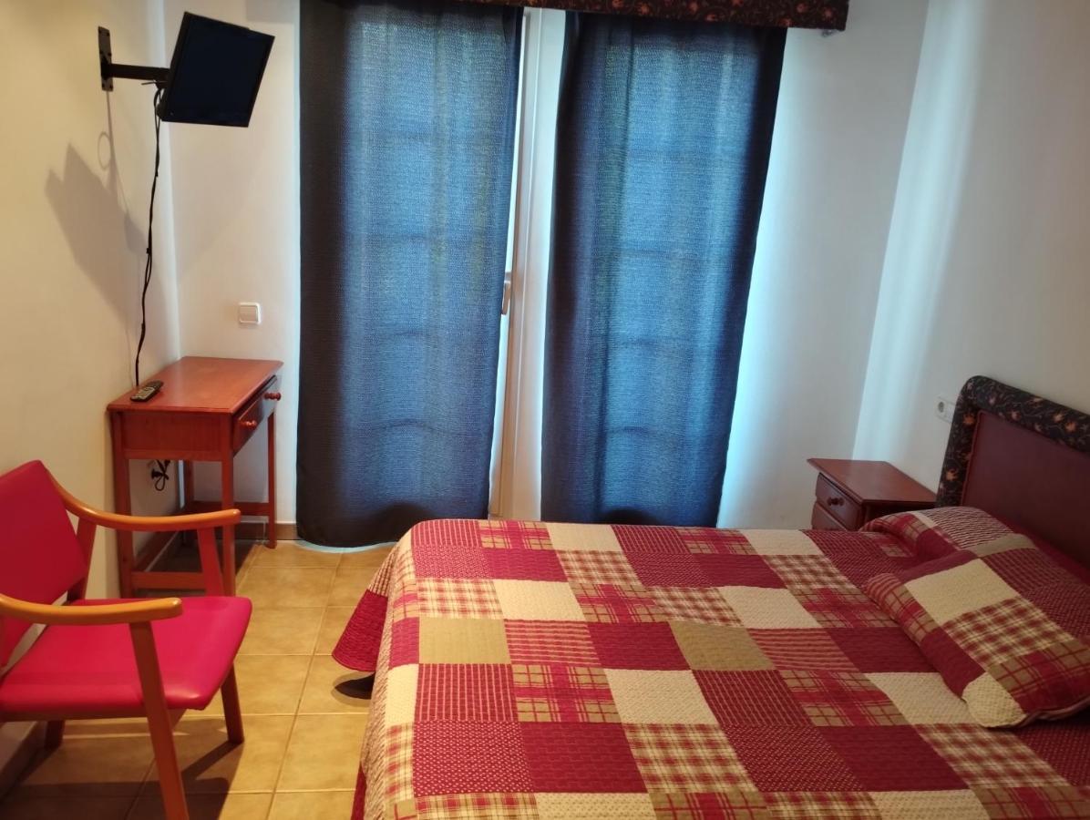 Hostal Restaurant Paca Ріумар Екстер'єр фото